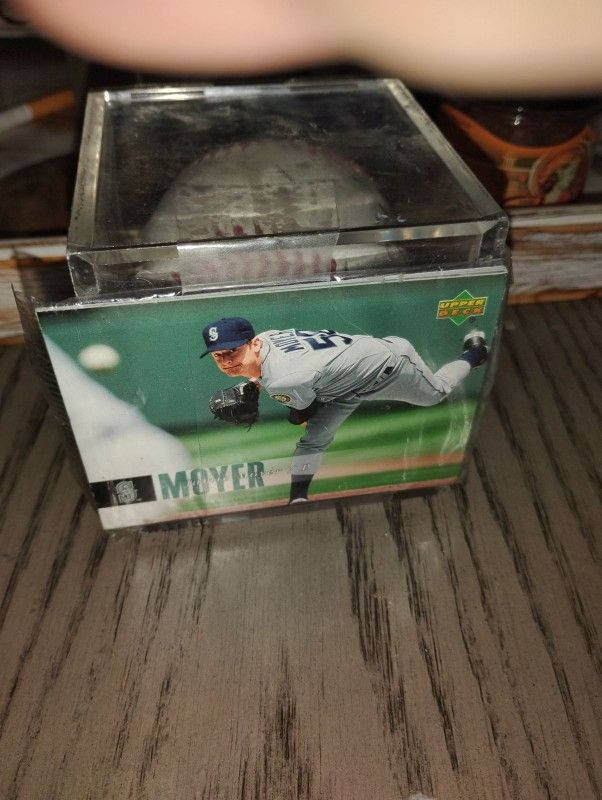 Signed Baseball (MARINERS)