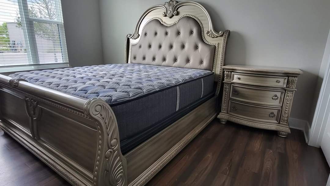 Bedroom set!!!Ask For Price!!!Preguntar Por Precio 