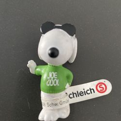 Snoopy Figure