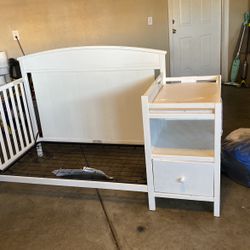 Baby Crib With Changing Table 