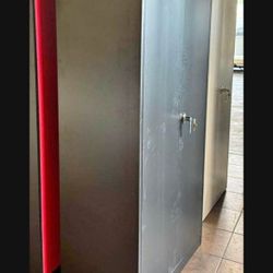 Metal Cabinet 72 In Tall 4 Selves With Locki