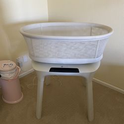 MamaRoo Bassinet