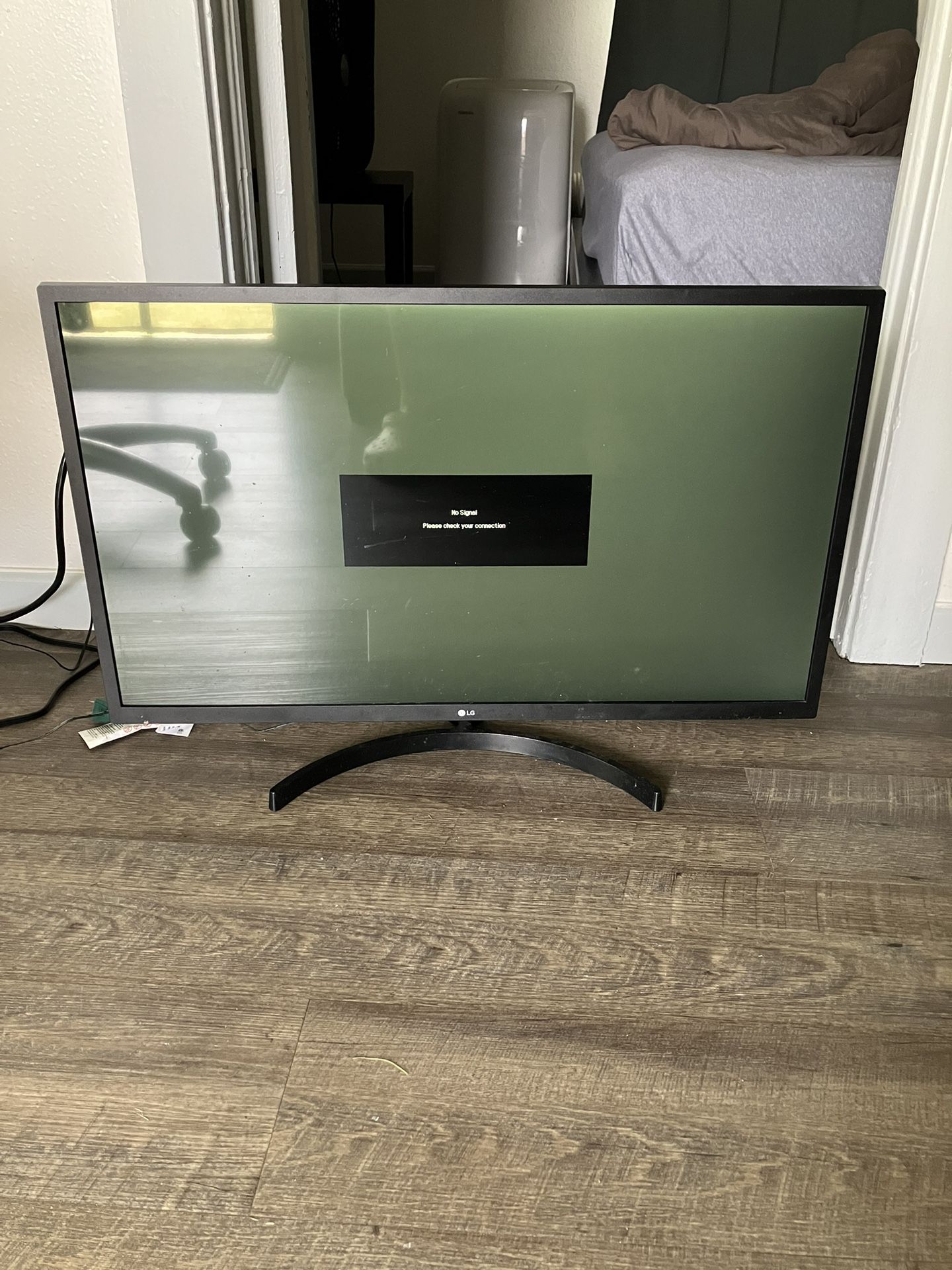 32” LG Monitor