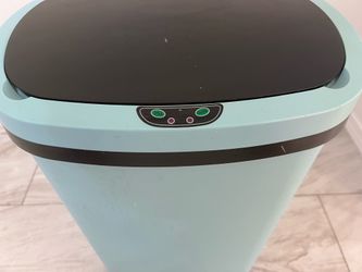 Motion-activated 13 gallon trash can
