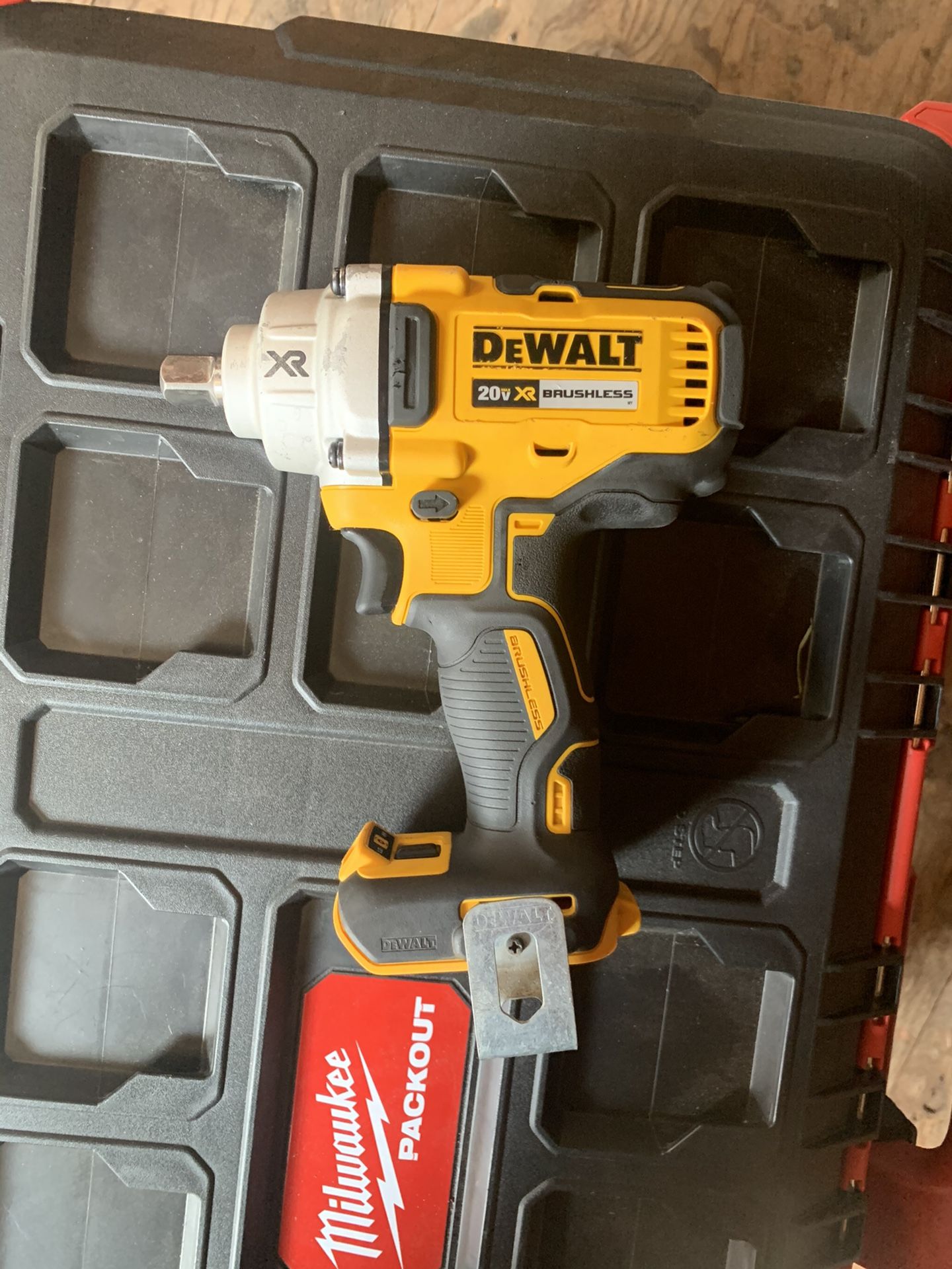 Dewalt 20v 1/2 mid-torque impact wrench