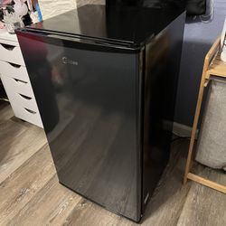 Midea Mini Fridge