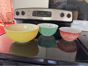 Vintage PYREX Mixing Bowls – Yellow, Turquoise & Pink/Red – 402/403/404