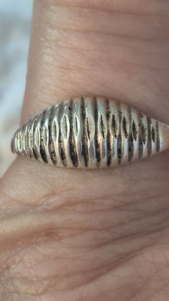 Vtg.Sterling Silver DOME ring- Sz7