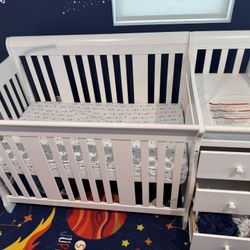 Baby Crib/Baby Changing Table