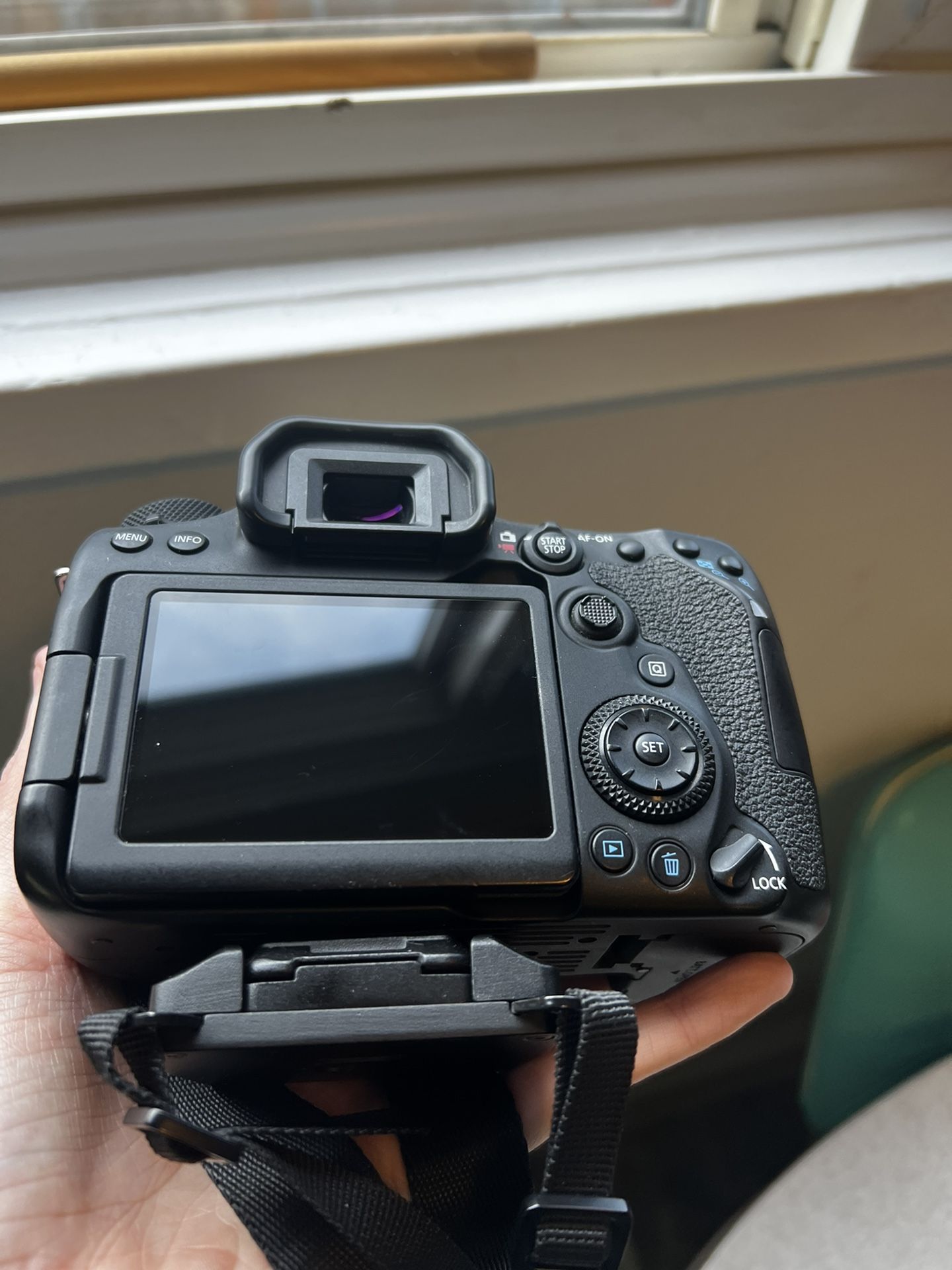 Canon 90D Beautiful Condition! 32.5 MP + 4K for Sale in Portland, OR ...