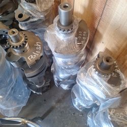 454 Gen5 Crankshaft  1 Piece Rear Seal.  Chevrolet. New Reground And Polished  Wirh Main Bearing Set.  35th Ave And McDowell Phx 