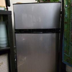 Insignia Stainless Steel Mini Fridge – Excellent Condition – Works Perfectly