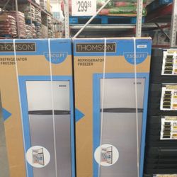 7.5 Ft Ash Color Fridge With Freezer 