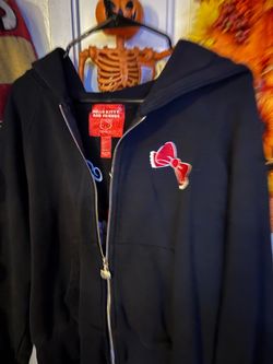 A beautiful hello Kitty sweater bottom two years ago at the store 21 store in fashion fair