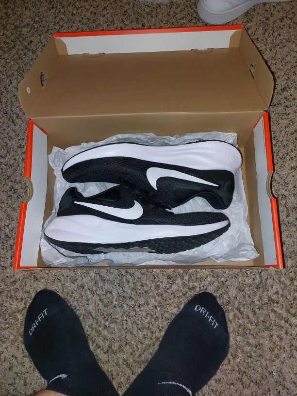 Nike Revolution 7 Wide