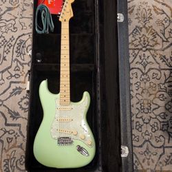 Fender Stratocaster Surf Pearl MIM With Extras 