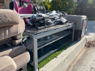 TV stand, 2 office chairs, van chairs