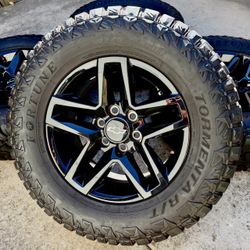 2025 18” Silverado 1500 Trail Boss Black OEM Wheels on 33” Tires 95% Tread