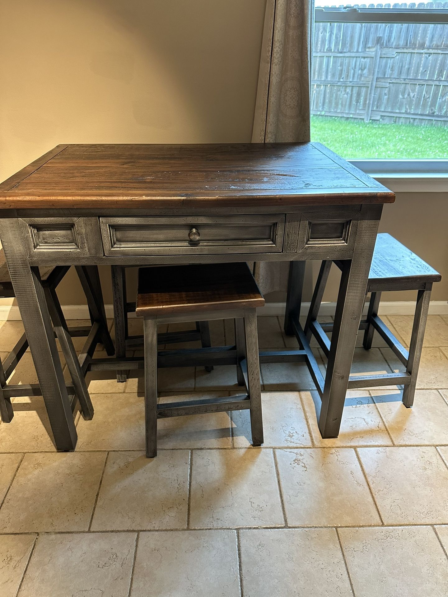 Table With 4 Stools