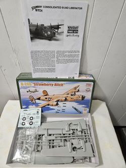Minicraft Model Kits B-24D "Strawberry..."Skill Level 2 Open Box New Scale 1:72 
