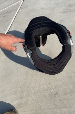Neck brace
