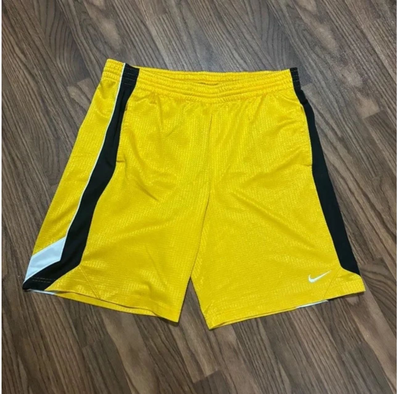 Nike * Basketball Shorts * Size Medium * Y2K Yellow Shiny Baggy Dazzle