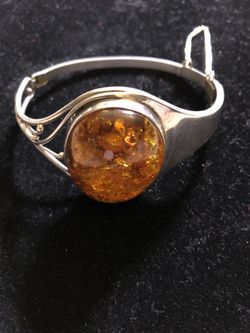 Large Butterscotch Baltic amber in Sterling silver clasp bracelet