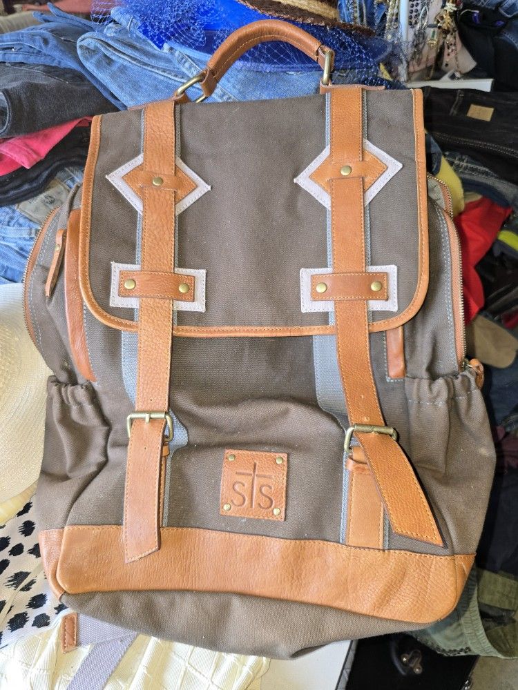 STS Ranchwear Leather And Canvas Muktipocket Back Pack Never Used