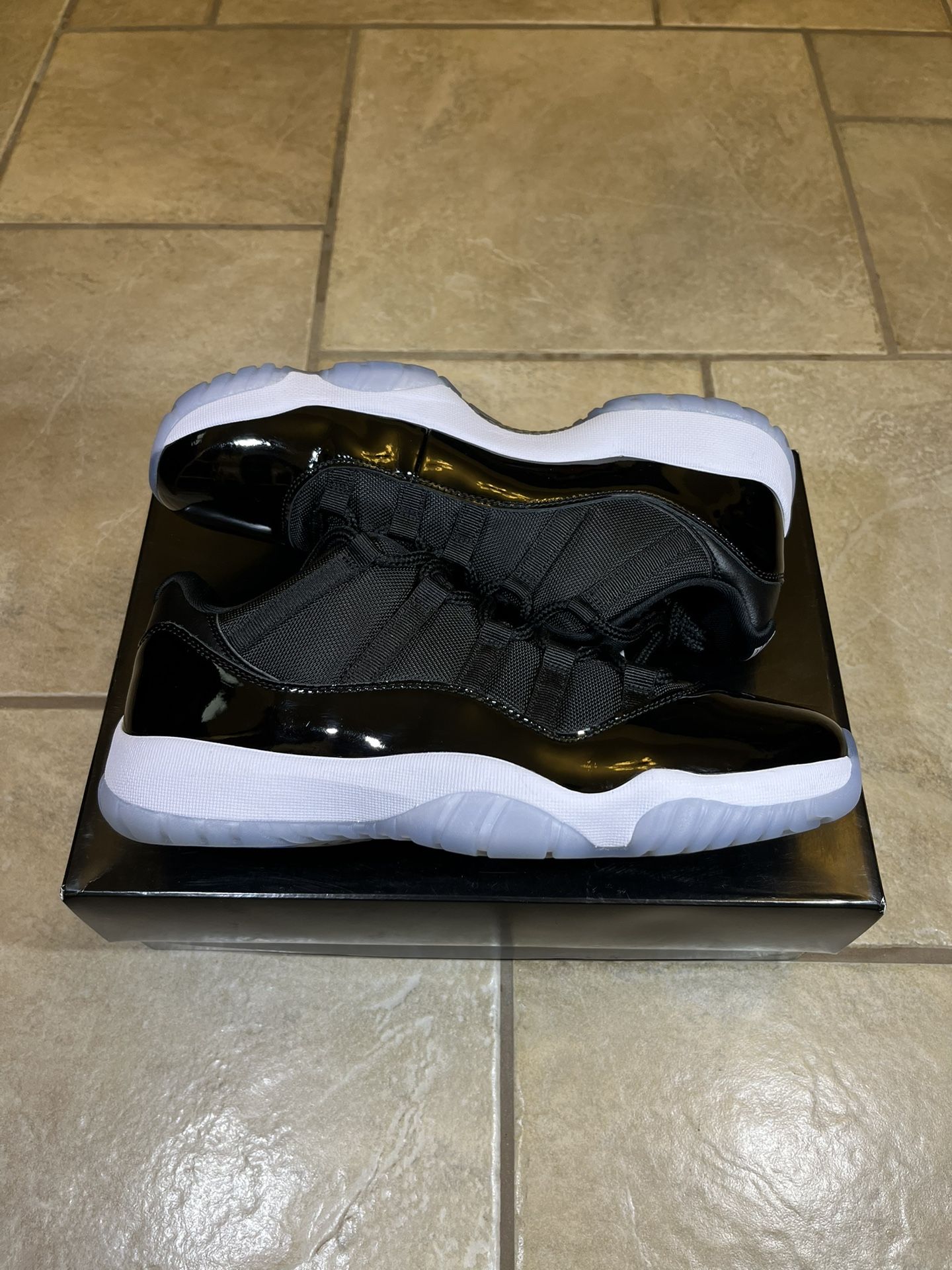 Jordan 11 Low Space Jam