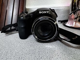 Sony Cyber-shot DSC-H300 20.1MP Digital Camera Black - 35x Zoom