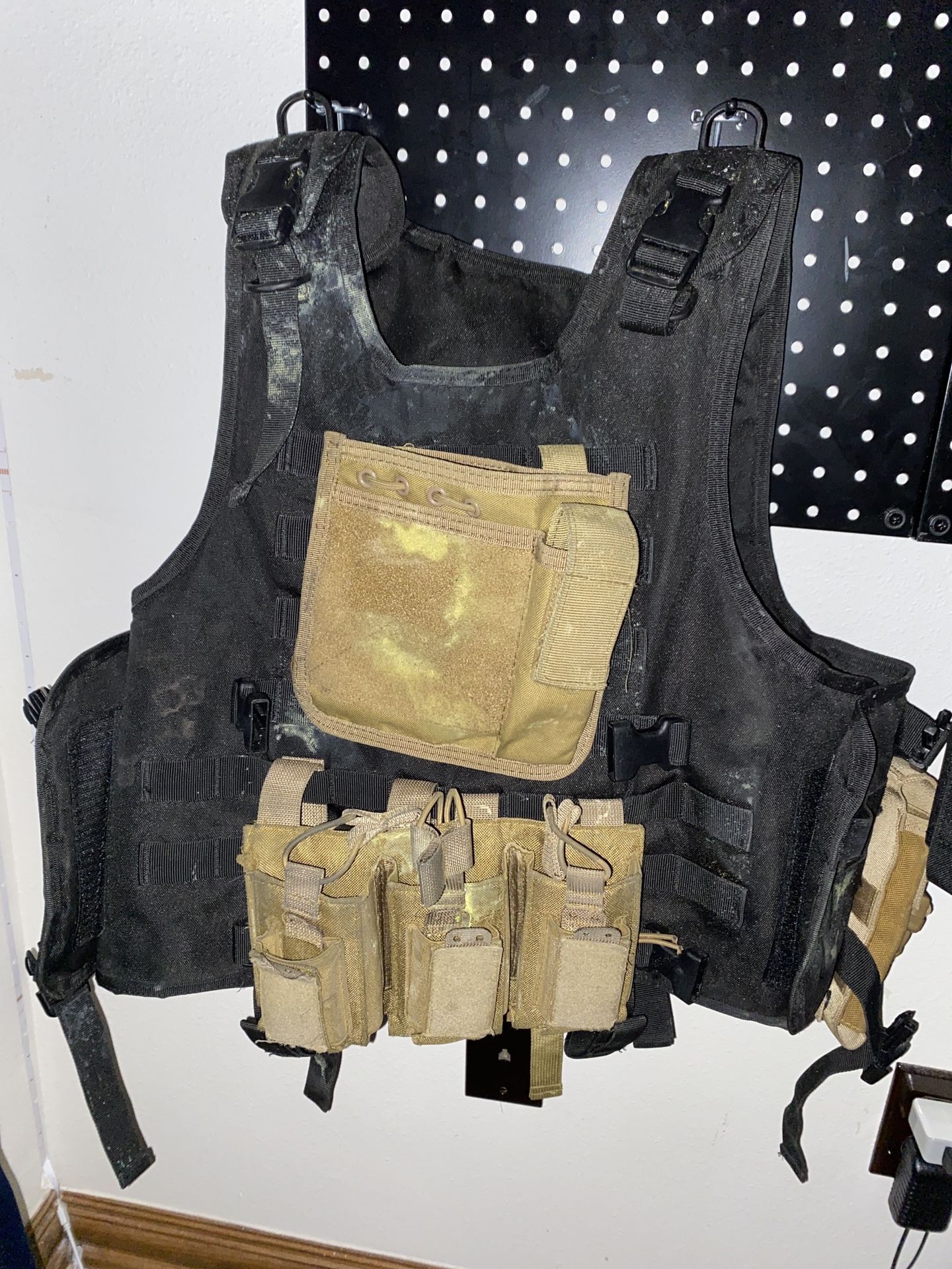 Black and tan tactical vest(Pick-up only)