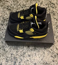 Jordan 4 Thunder Size 8!