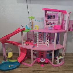Barbie Dreamhouse Pool Party Doll House.