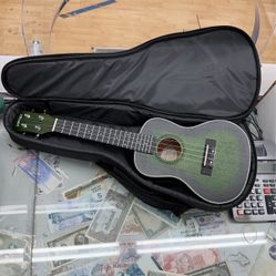 Dinner Ukulele DUC-200G 
