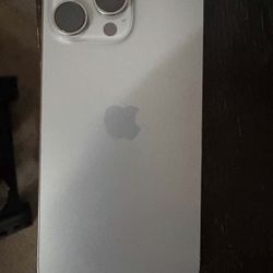 Iphone15 ( locked) NO CRACKS (for parts)