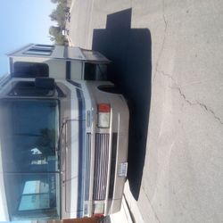 98 Ford Fleetwood Bounder 