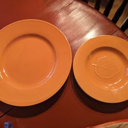2 Orange Plates And 2 Bowls 
