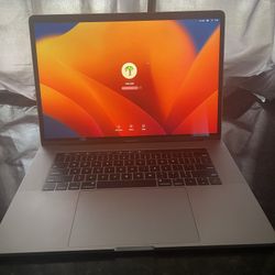 Macbook Pro 15” i7 16GB 500GB Touchbar Adobe Illustrator Adobe Photoshop Adobe  InDesign