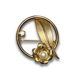 Vintage gold brooch.  Featuring a beautiful flower with leaf, and pearl.