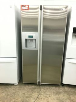 Counter depth fridge