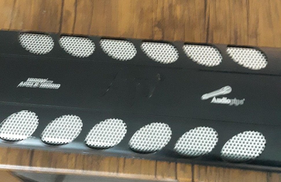 Audiopipe APCLE 1800 watt Monoblock class D Amp