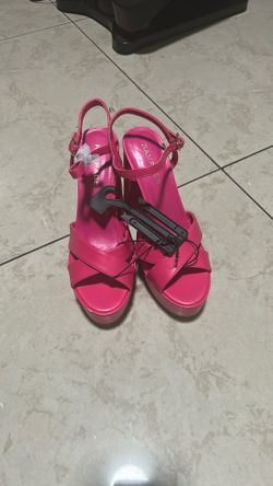 Zapatillas de mujer, talla siete, $10