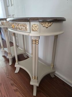 Oval accent tables / nightstands