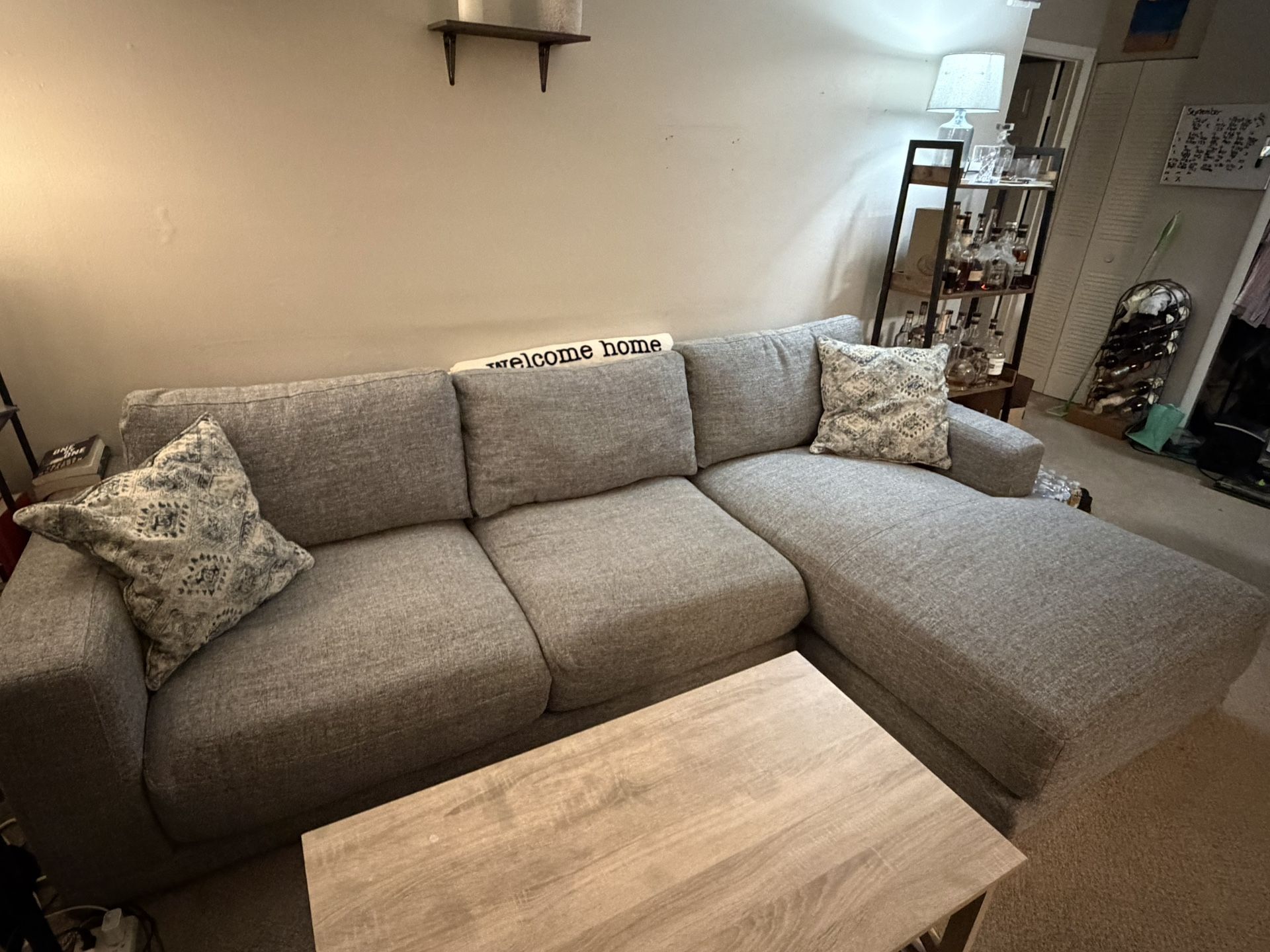 Sofa with chaise 