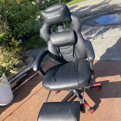 Elecwish Adjustable & Ergonomic Swivel Gaming Chair, Black