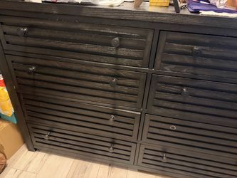 Aki home dresser