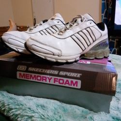 Adidas, Bounce. Mens White Shoes. Size 10