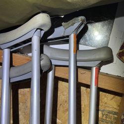 Crutches 