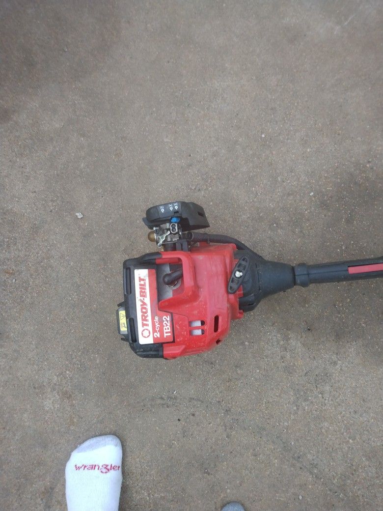 TroyBilt 2cycle Tb22 Model Number Weed Eater With The Split Shaft And