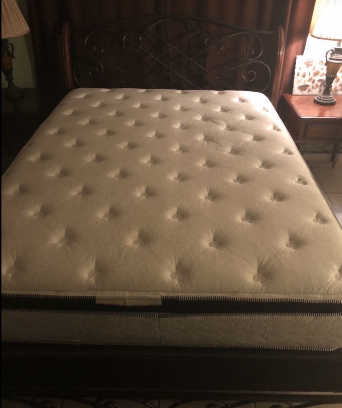 Queen Luxury Firm Pillow Top 800 Coils Mattress W/boxspring...like New No Stains